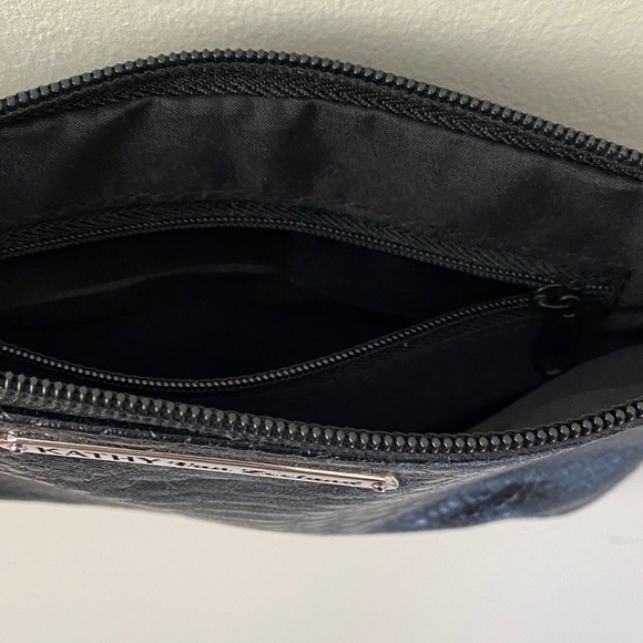 Kathy Van Zeeland Black Snakeskin Wristlet - Picture 3 of 5